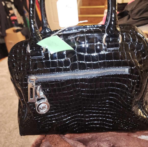 MICHAEL MICHAEL KORS Joan Patent Leather Satchel good condition - Picture 5 of 16